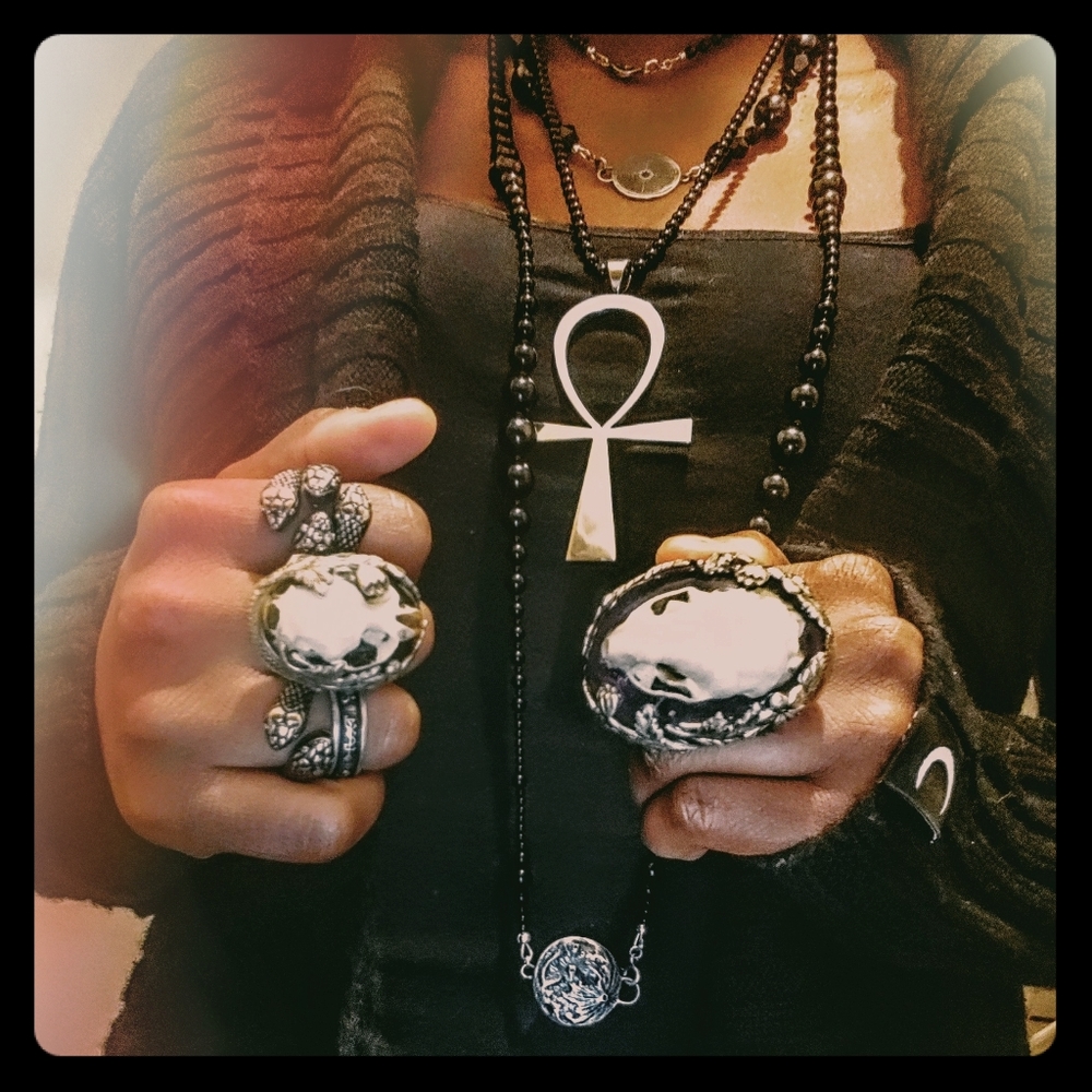 Meet your Posher, Noir